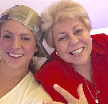 Nidia Del Carmen Ripoll Torrado with daughter Shakira